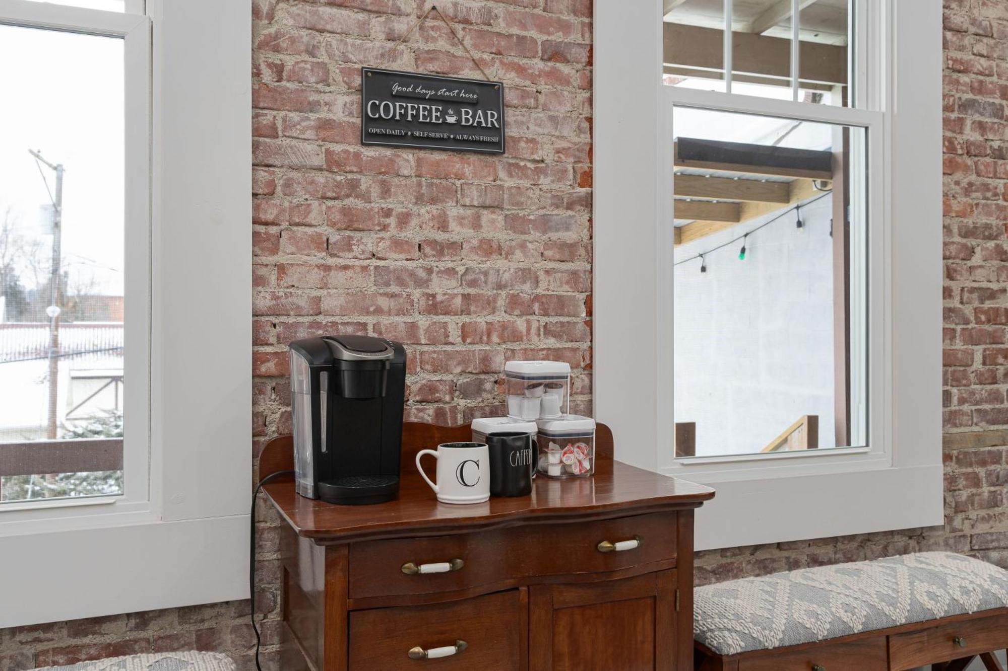 Chic Dowtown Escape-Walk To Shops & Dining - Oh Amish Country Millersburg Extérieur photo